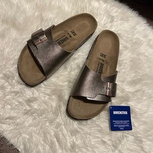 ✨ NWT BIRKENSTOCK METALLIC BRONZE SANDALS! ✨
